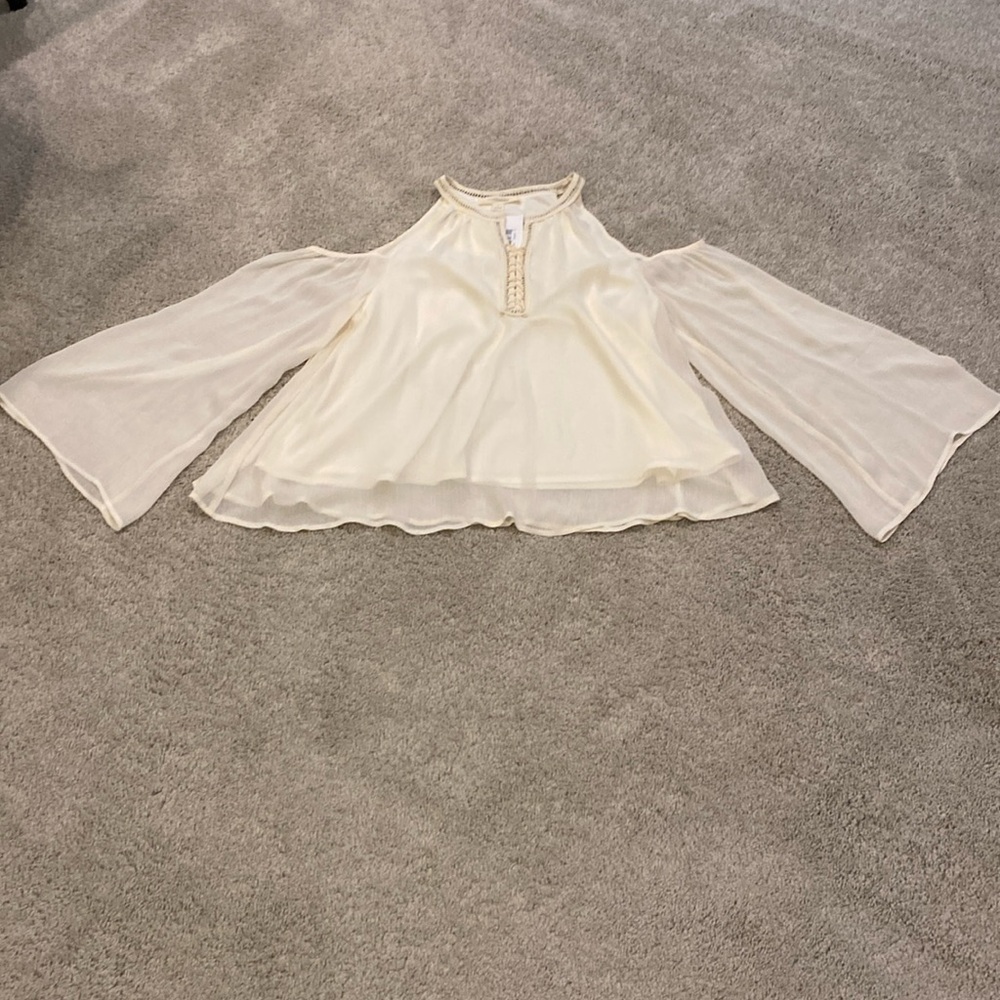 One the land large women’s blouse